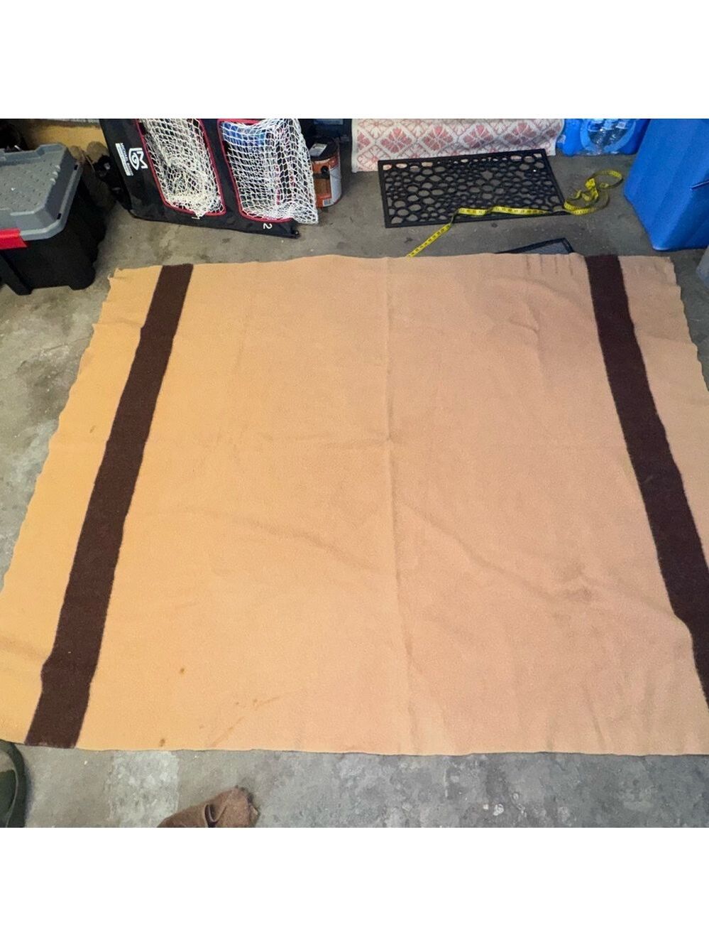 Hudson Bay blanket. Gold tagPinkish brown, four fingers.LL Bean100% wool 67x86